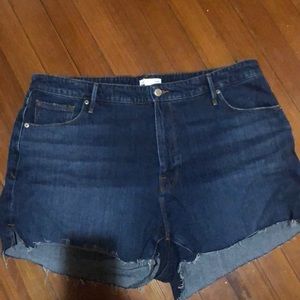 Good American Dark wash denim shorts size 16